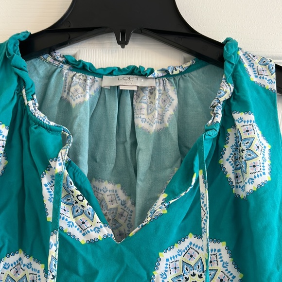 LOFT floral ruffle bottom size MP mini dress - Picture 3 of 5